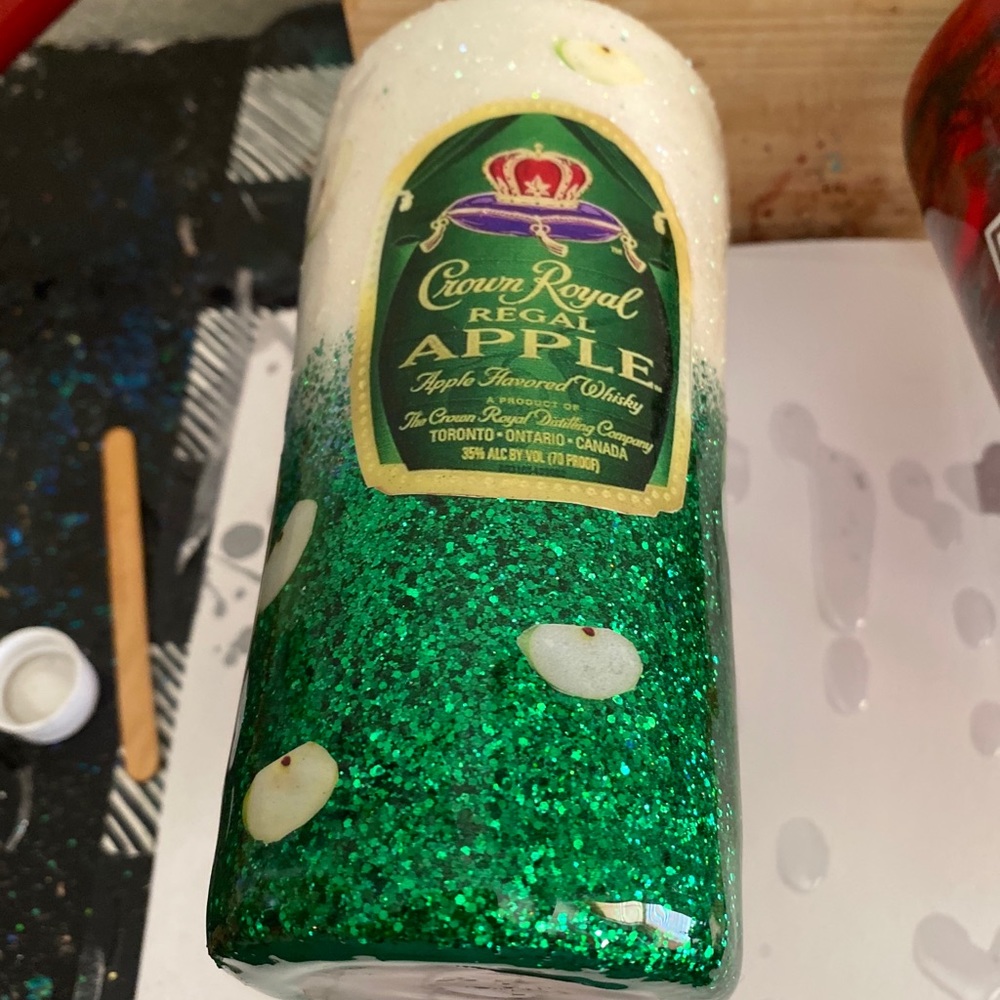 Custom crown Apple 20oz glitter tumbler
